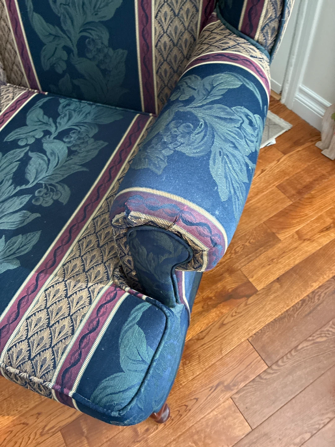 Traditional patterned wingback armchair - photo 2