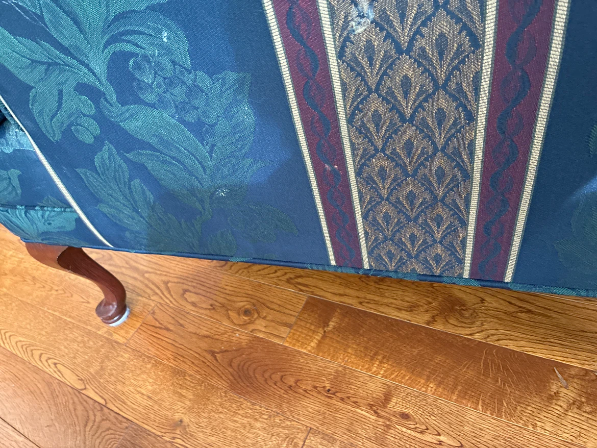Traditional patterned wingback armchair - photo 4
