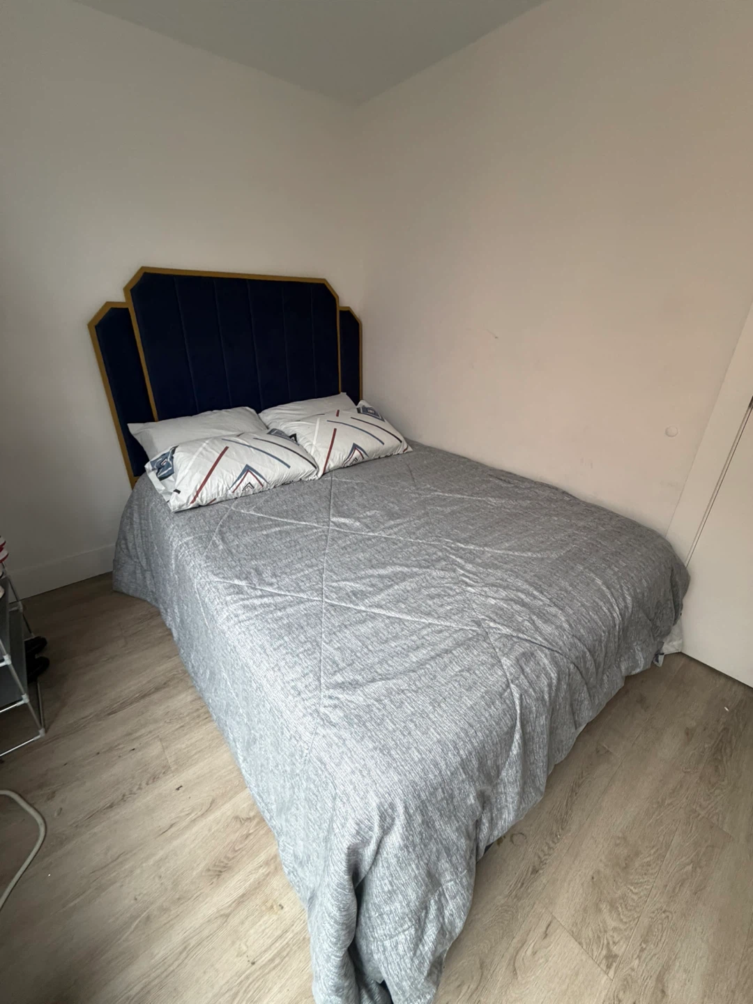 Queen size bed, Only the structure - photo 2