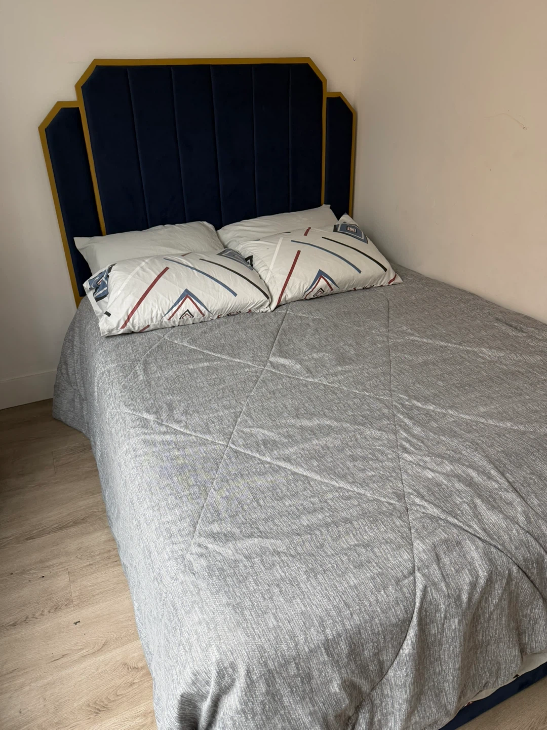 Queen size bed, Only the structure - photo 3