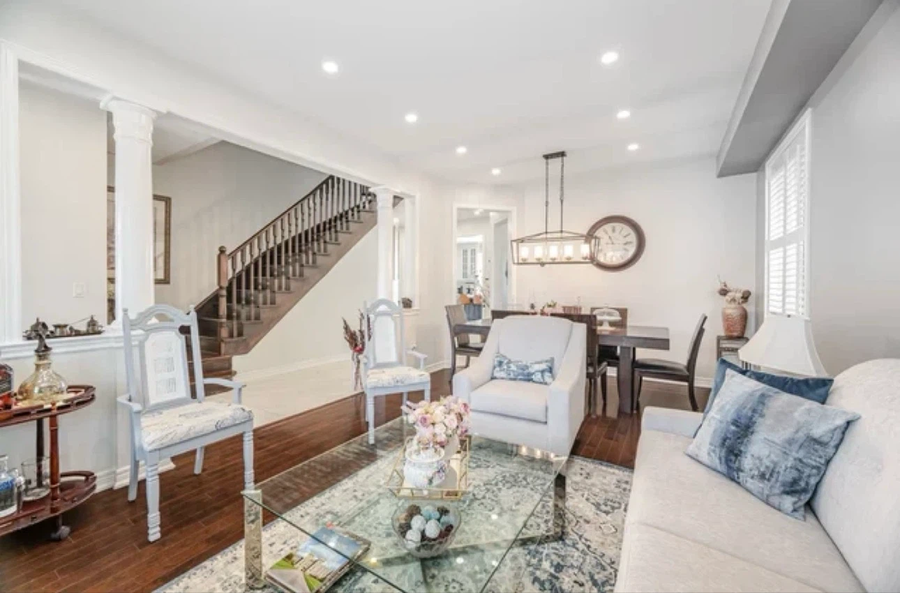 Living room furniture + Glass Coffee Table - photo 3
