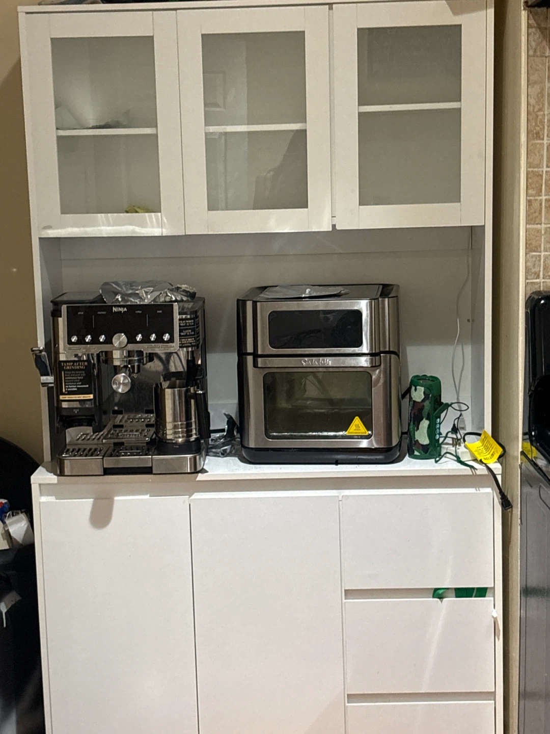 Kitchen cabinet