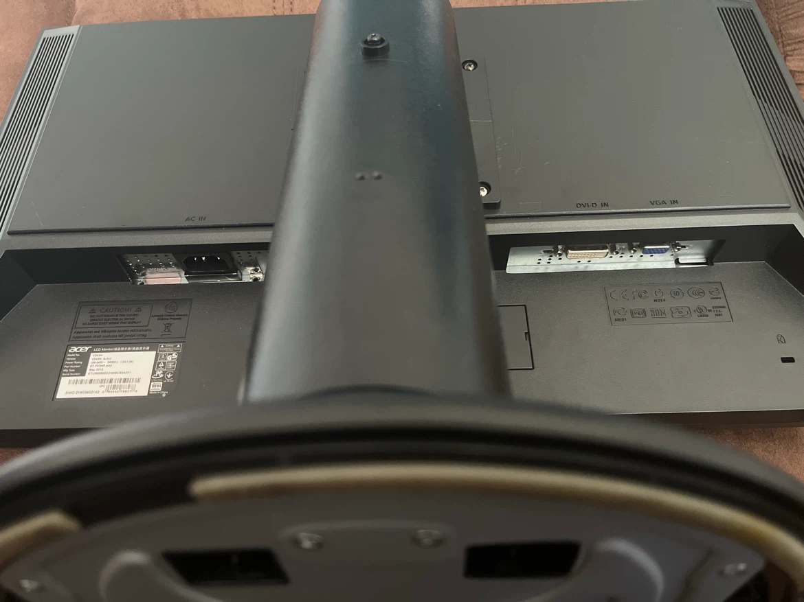 Acer V243H 24-inch LCD Monitor - photo 2