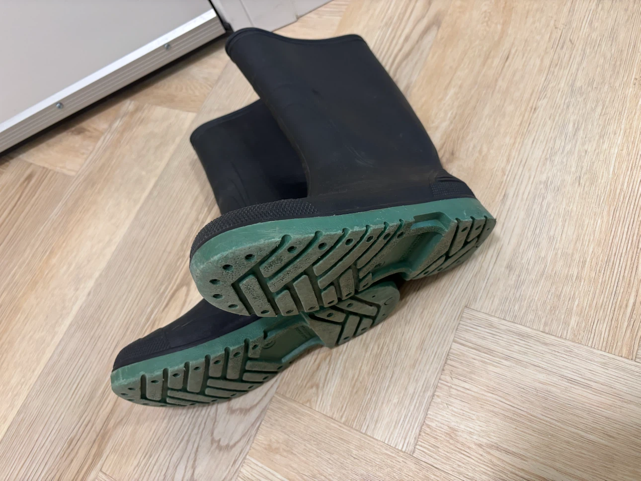 Black Rubber Rain Boots Size 5 - photo 3