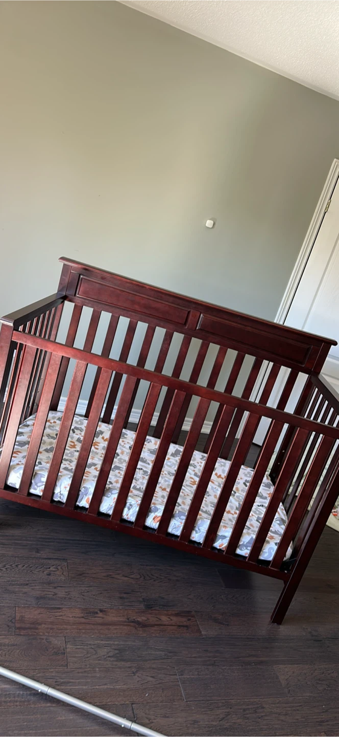 Convertible wooden baby crib