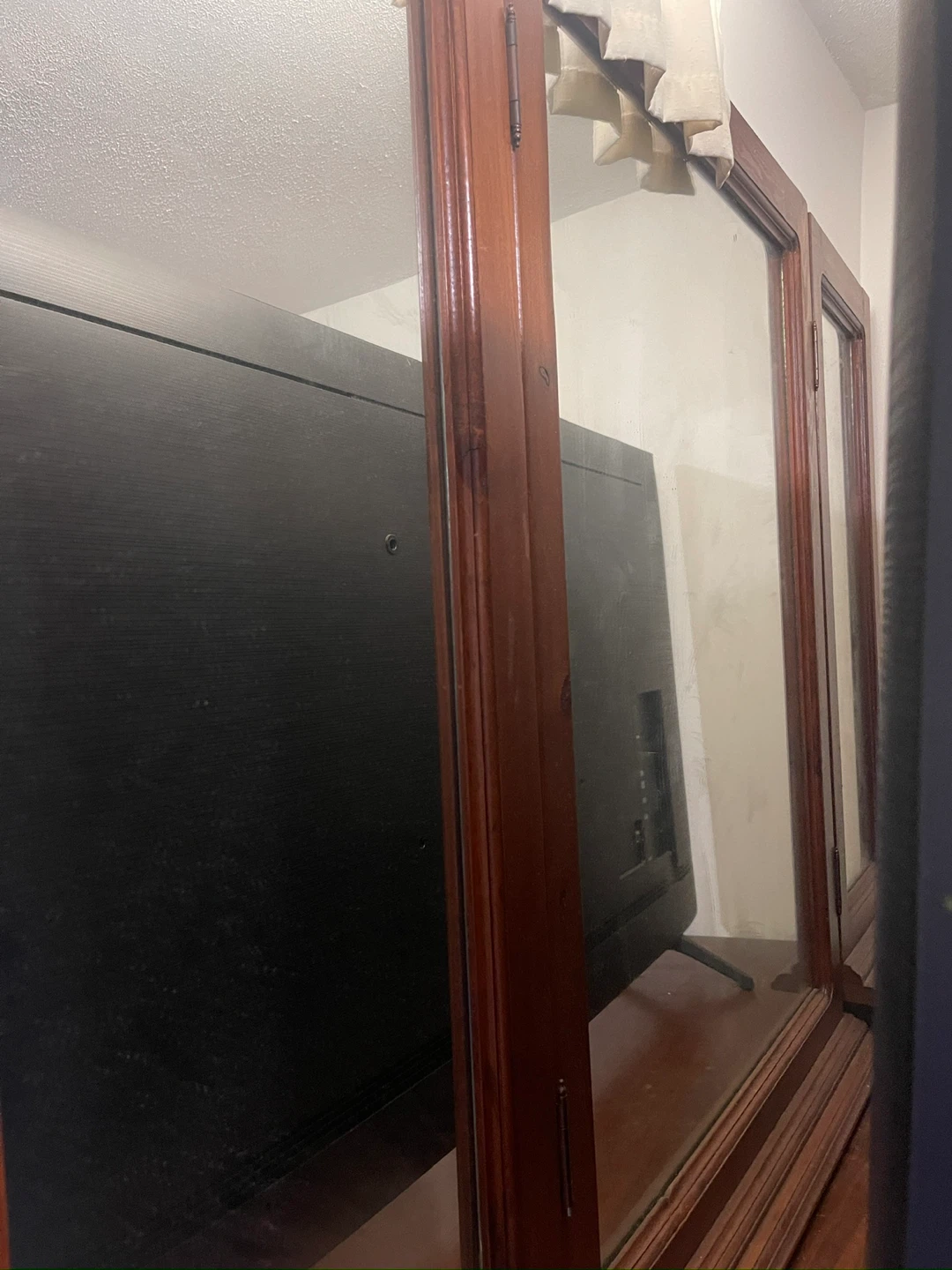 Wooden dresser with mirror - photo 2