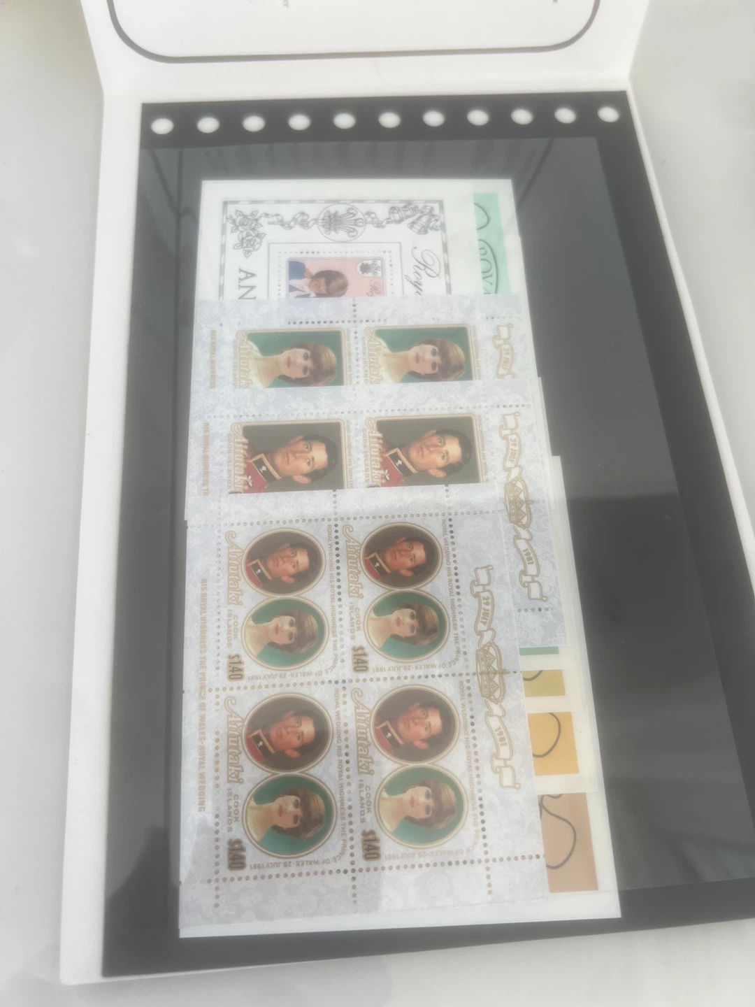 The Royal Wedding 1981 Commemorative Souvenir Stamp Sets - photo 4