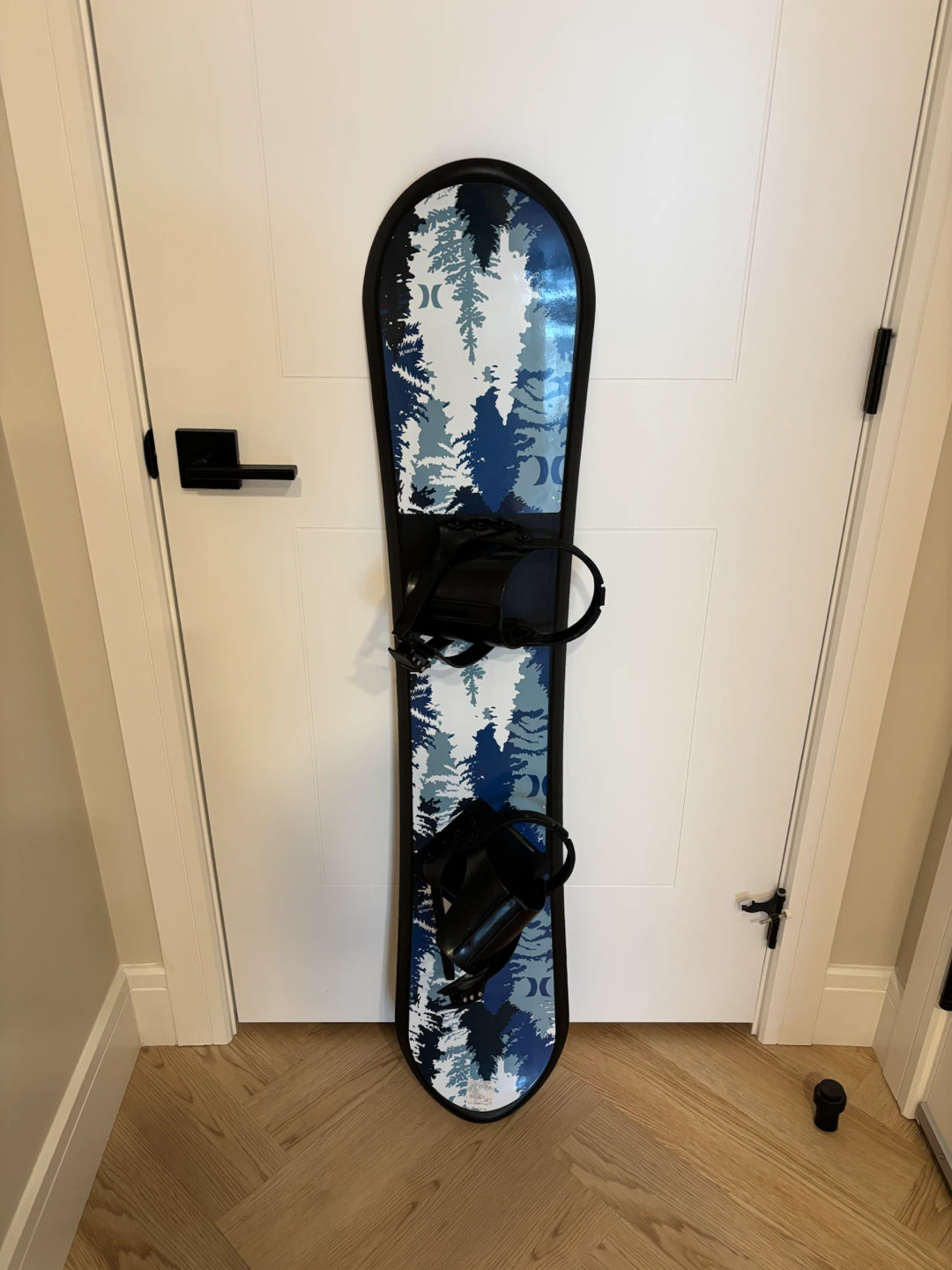 Hurley Snowboard and Karhu Cross-Country Skis - photo 2