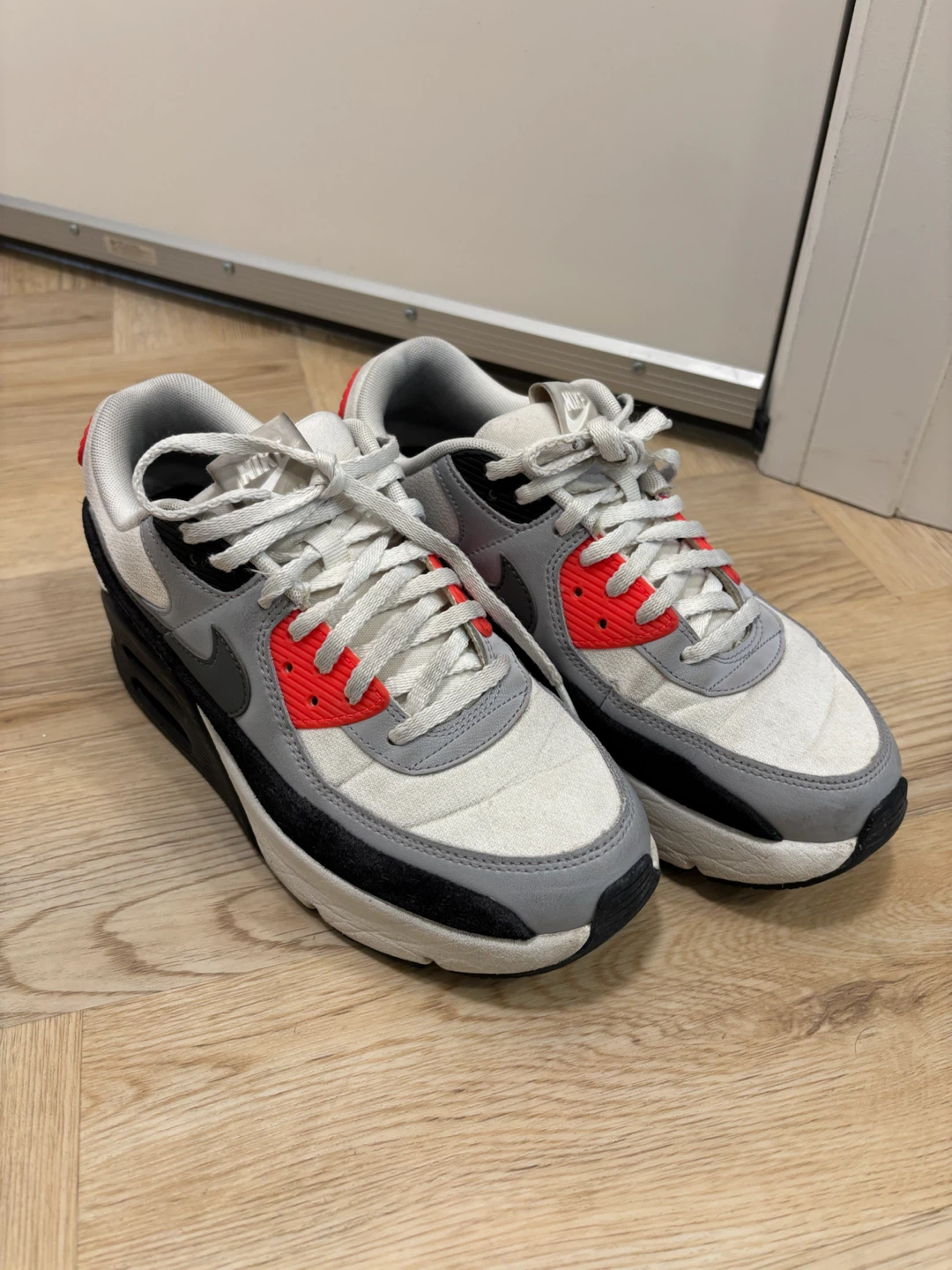 Nike Air Max 90 Sneakers Size 9