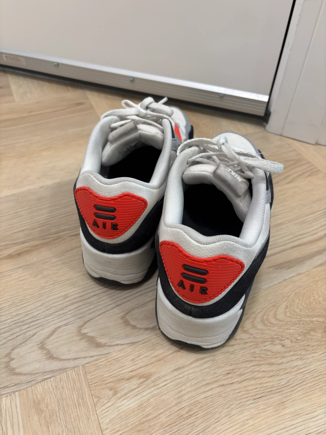 Nike Air Max 90 Sneakers Size 9 - photo 2