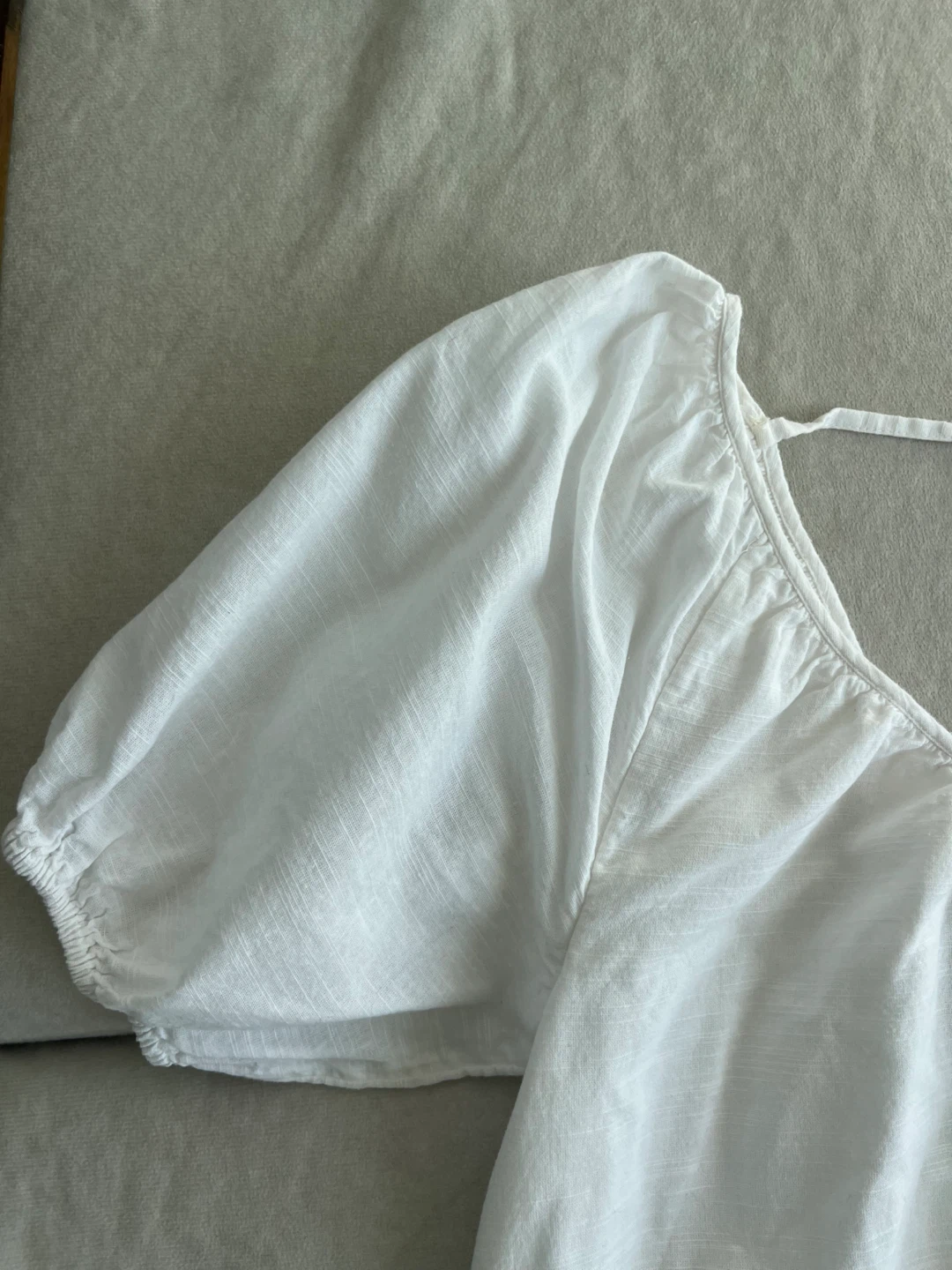 Urban Outfitters White Mini Dress with ruffled sleeves - photo 2