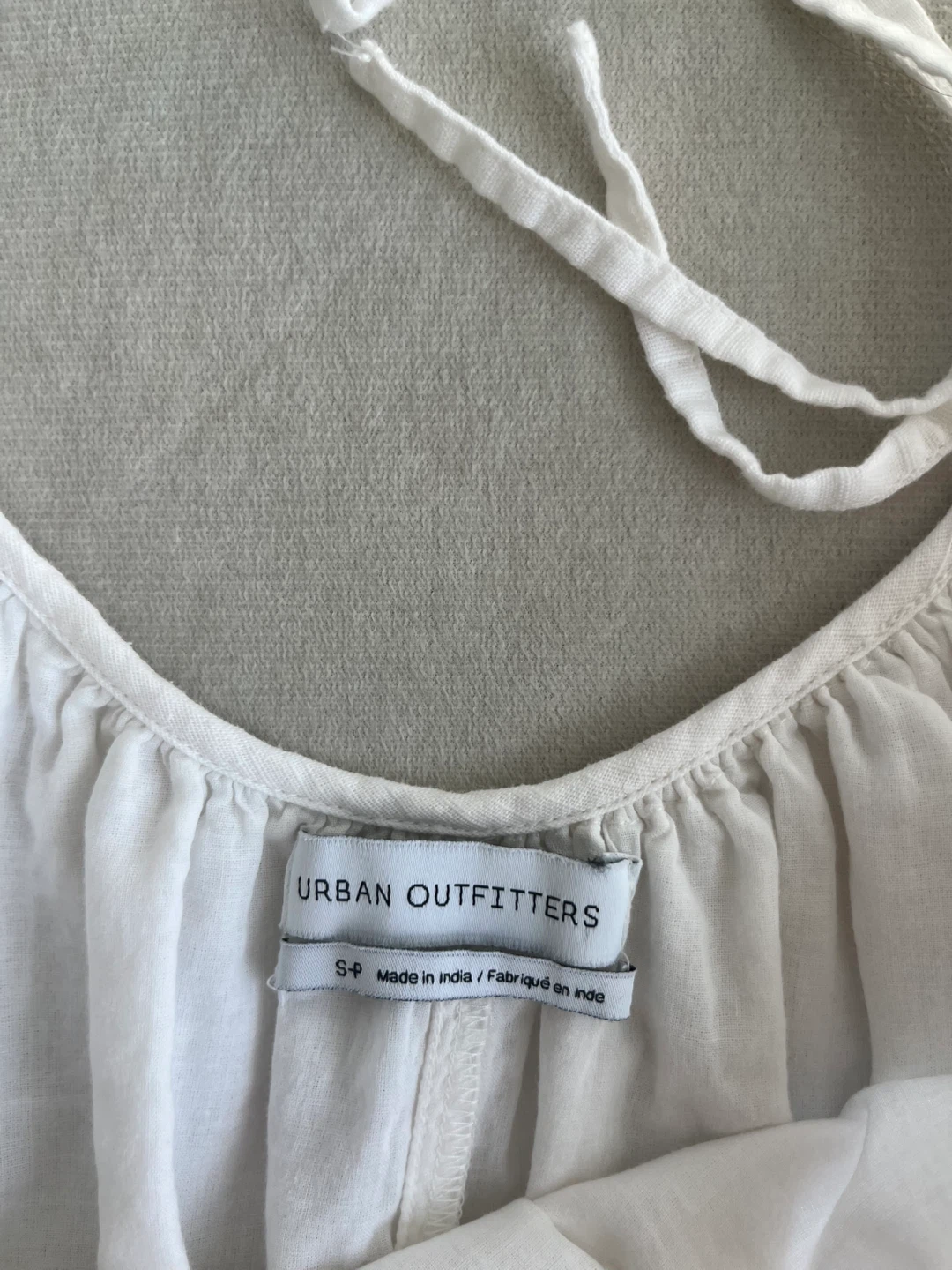 Urban Outfitters White Mini Dress with ruffled sleeves - photo 3