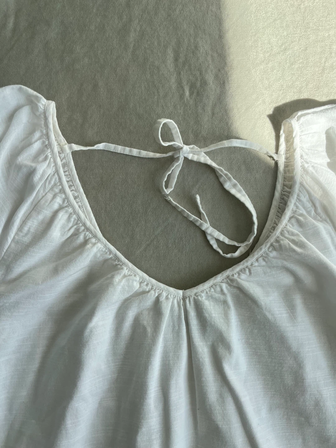 Urban Outfitters White Mini Dress with ruffled sleeves - photo 4