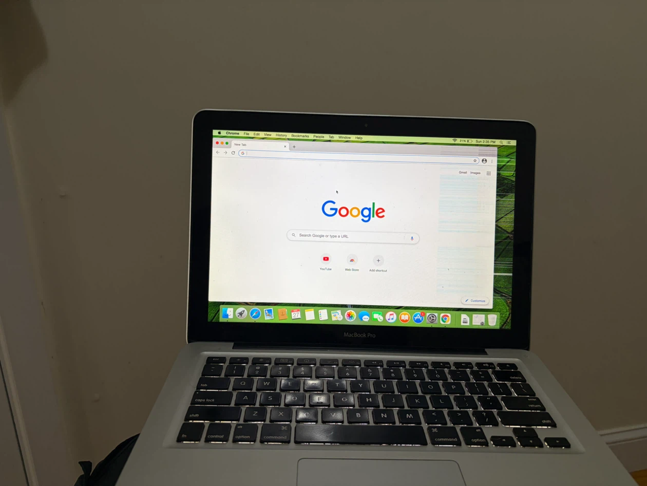 Apple MacBook Pro Laptop - photo 2