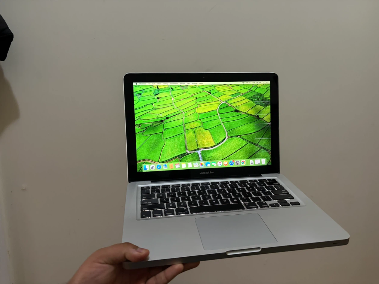 Apple MacBook Pro Laptop - photo 4