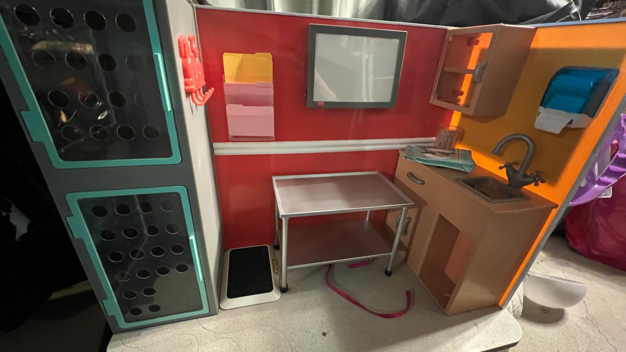 Our Generation Vet Clinic Playset