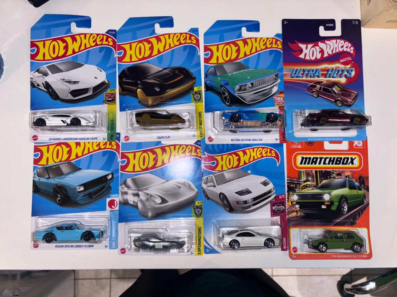 Set of 8 Assorted Hot Wheels and Matchbox Diecast Cars