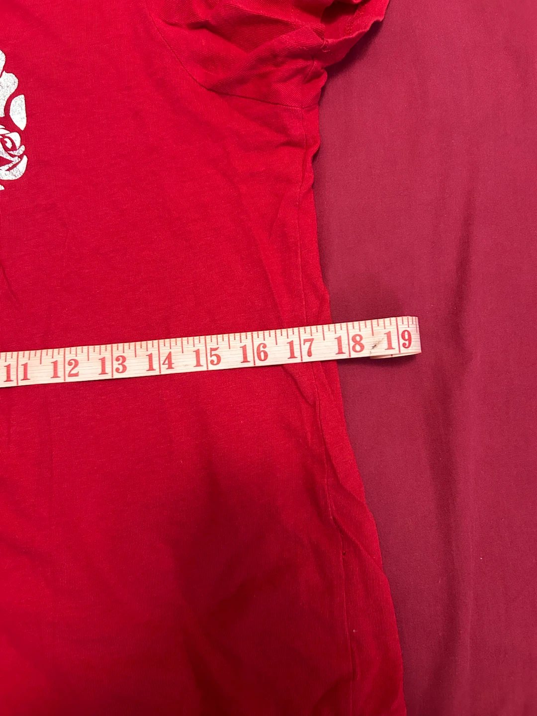 Old Navy red rose heart t-shirt - photo 4