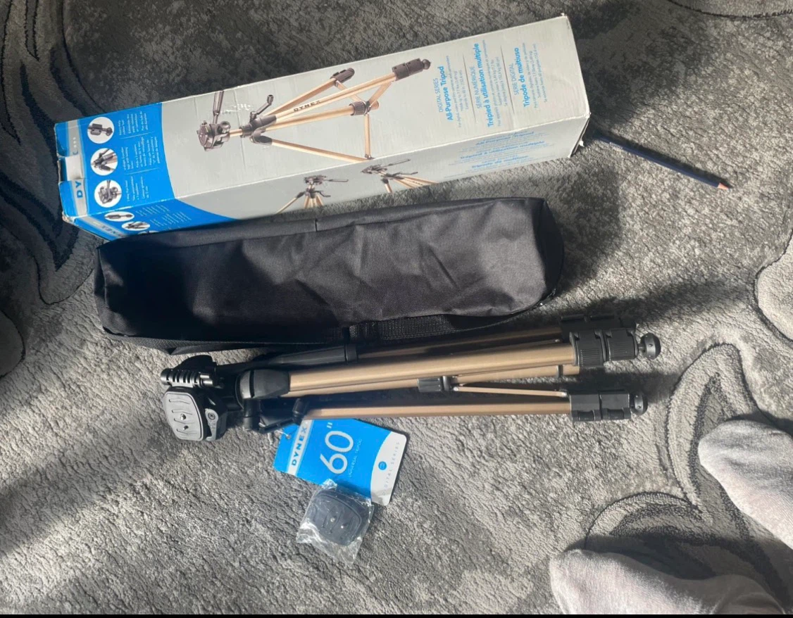 Dynex 60" Universal Tripod - photo 2