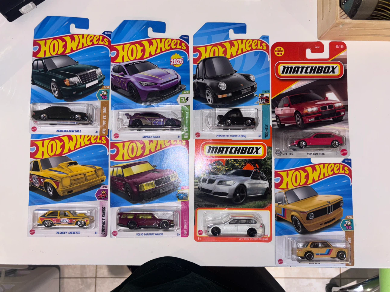 Set of 9 Hot Wheels and Matchbox Die-Cast Cars