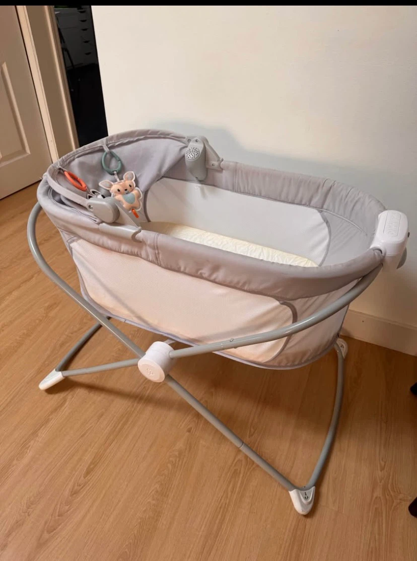 Fisher-Price Soothing Bassinet - photo 4