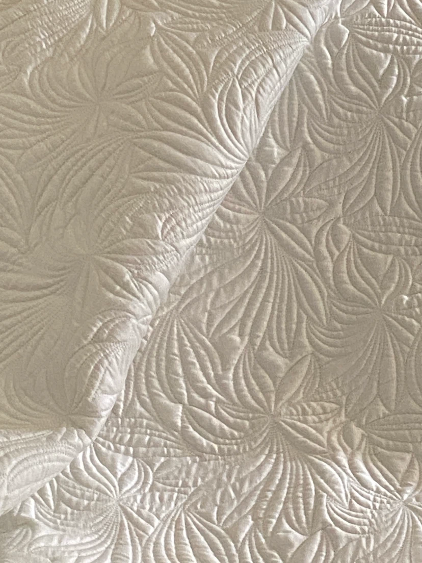 White Quilted bed cover - photo 2
