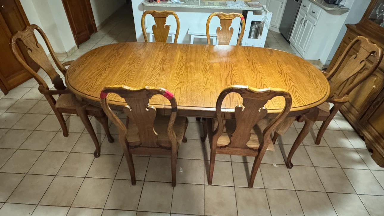 Traditional Oak Dining Table and 6 Chairs