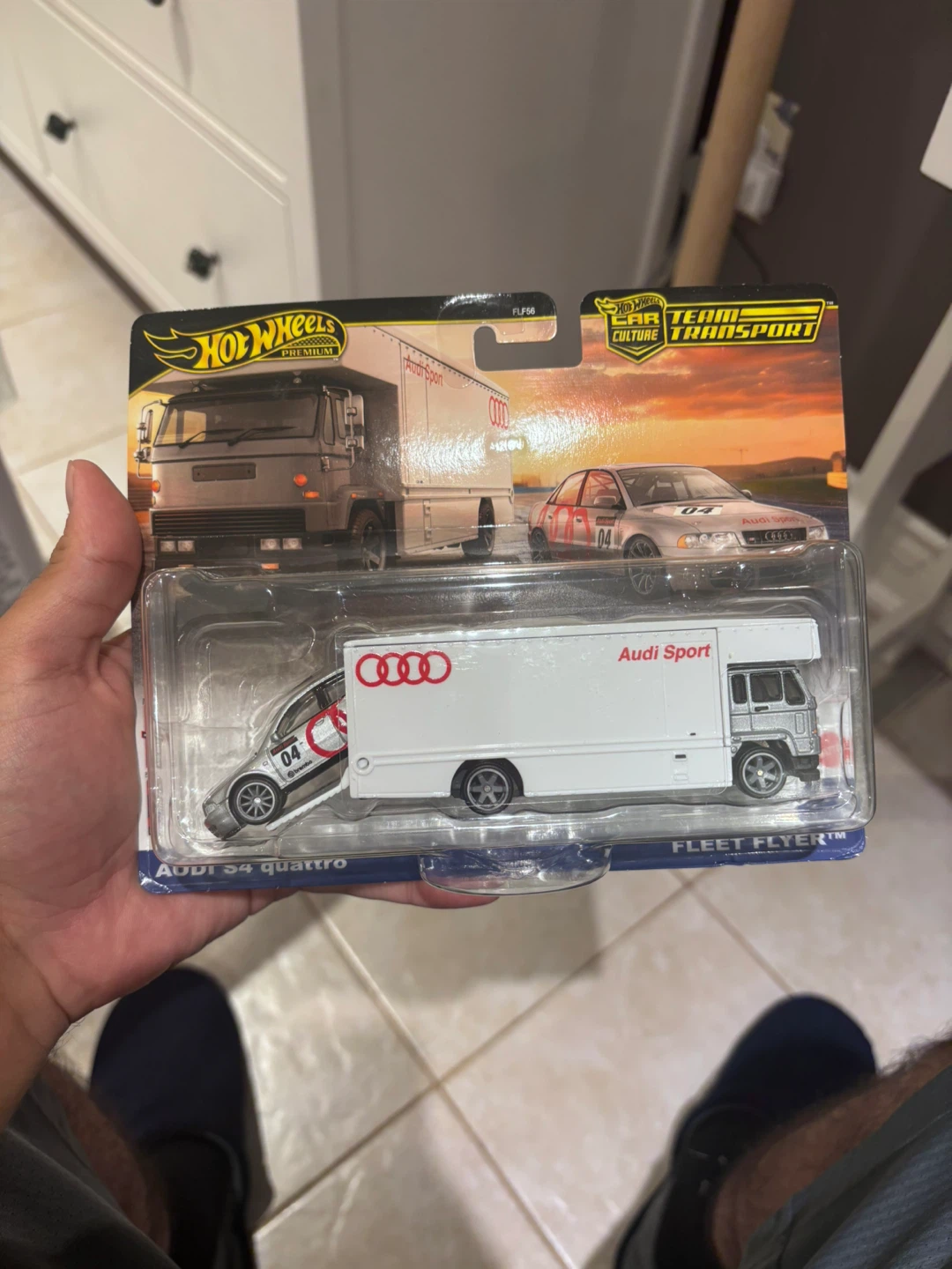 Hot Wheels Audi S4 Quattro & Fleet Flyer Team Transport