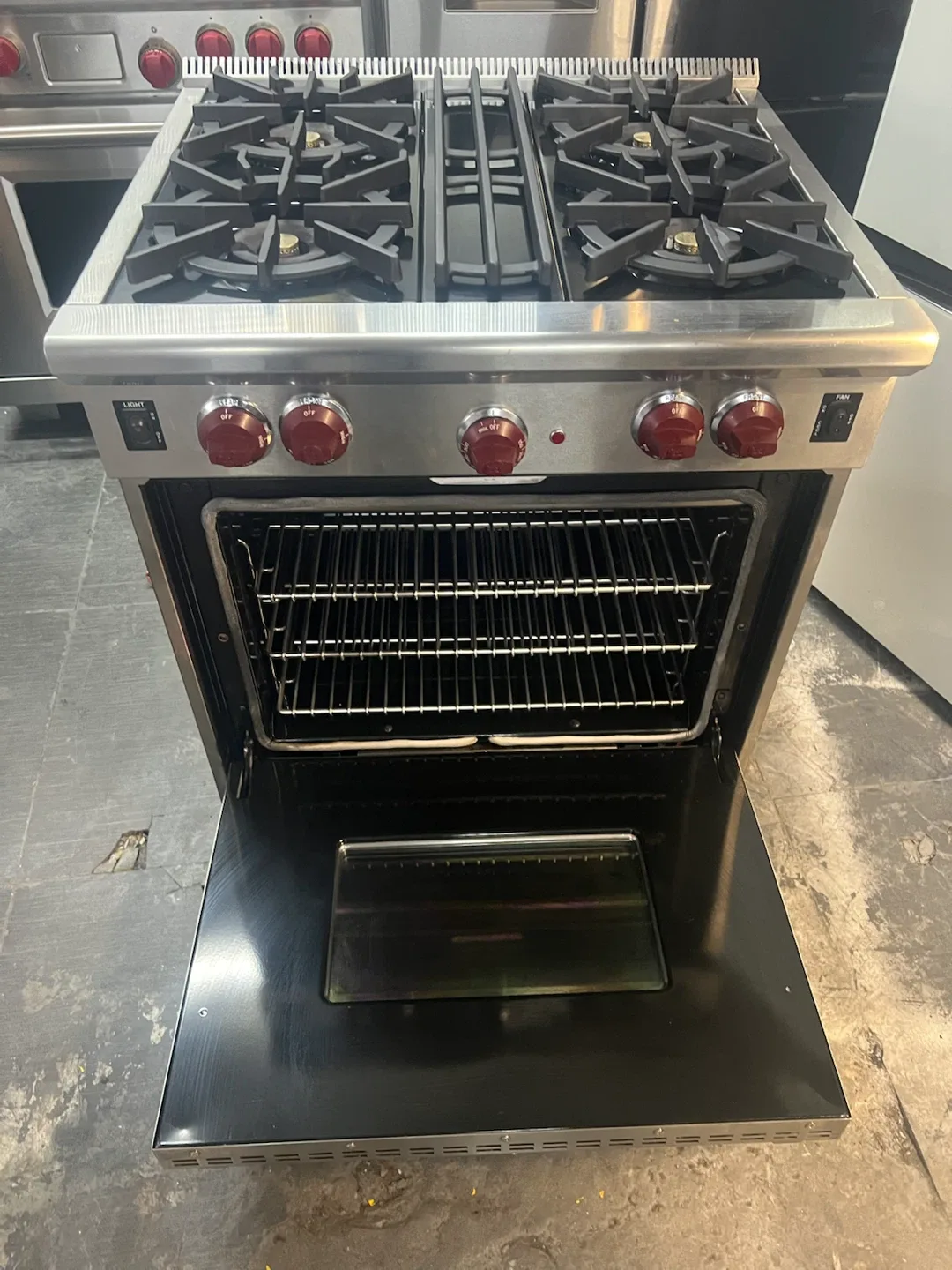 Wolf Gas Range excellent condition - photo 3