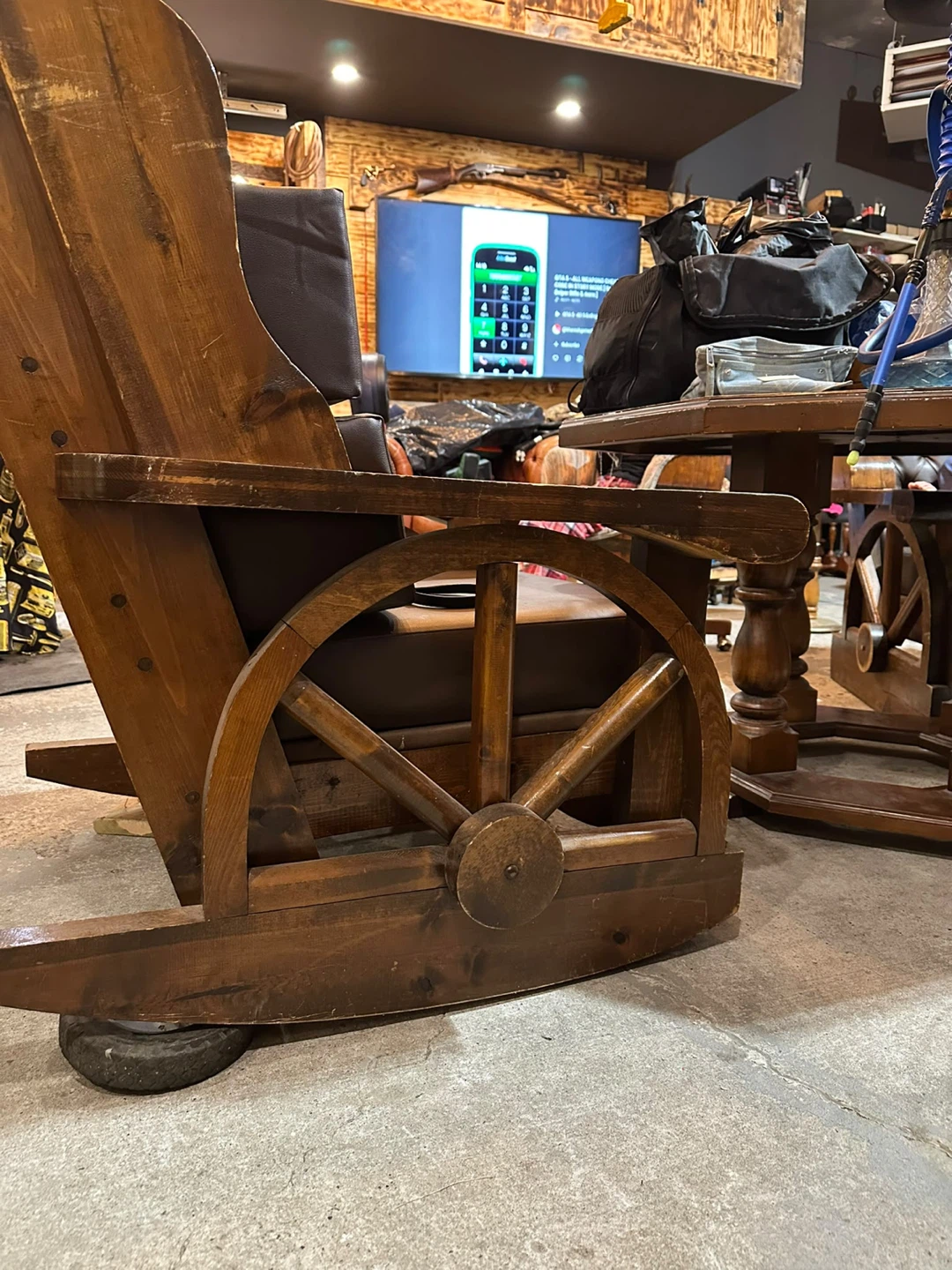 2 Rustic Wheel Armchair and Table - photo 2