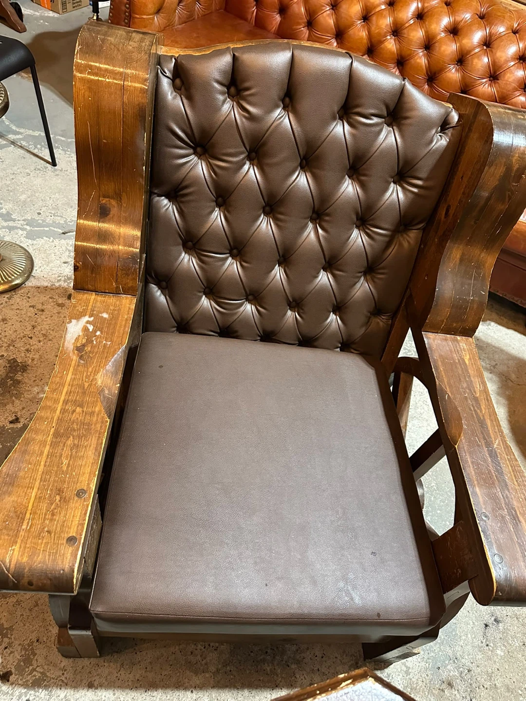 2 Rustic Wheel Armchair and Table - photo 3