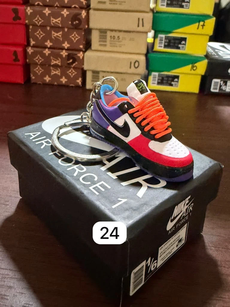 Miniature sneaker keychains - photo 4