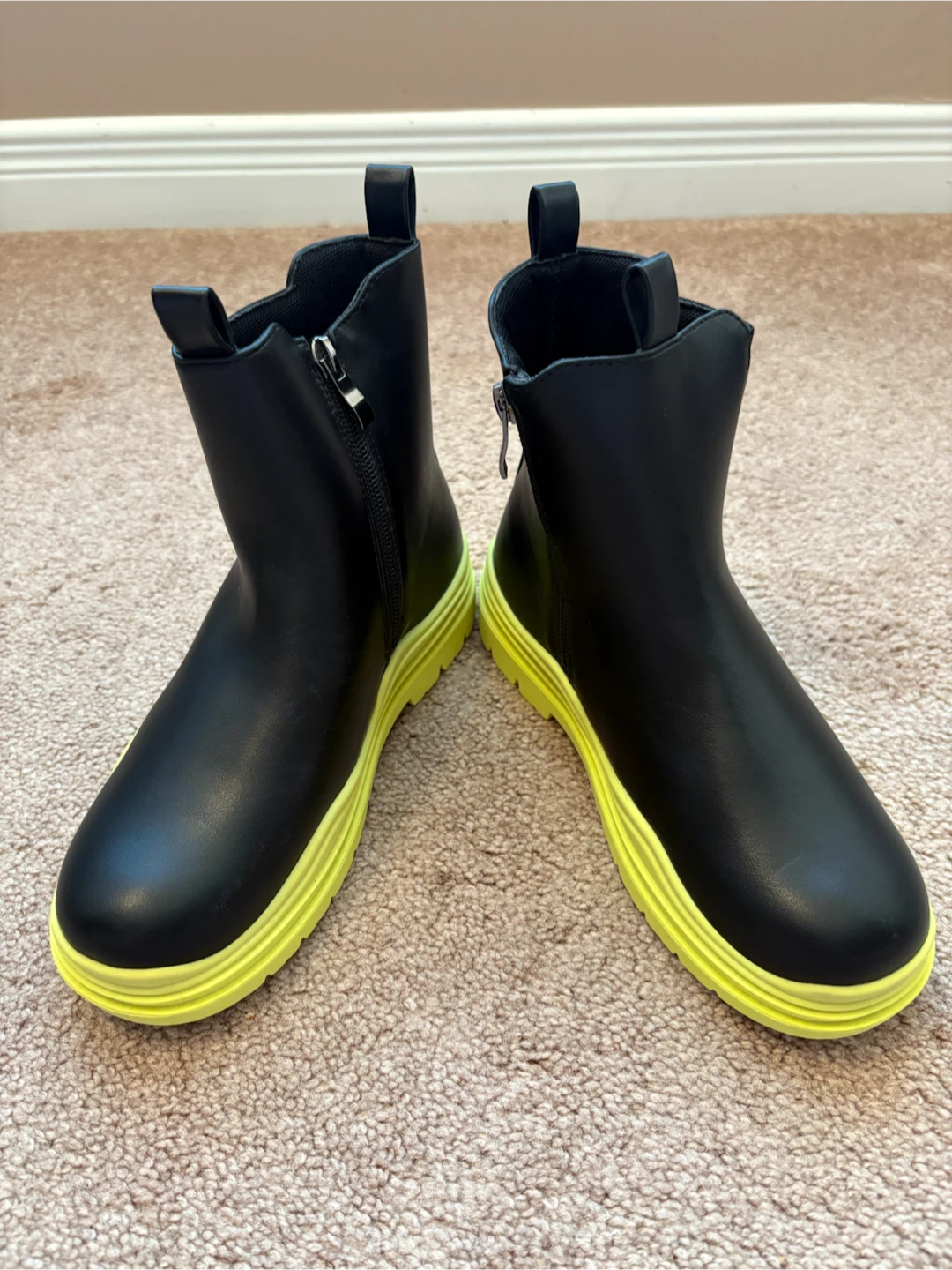NEW, BeBo Kids Waterproof Chelsea boots, size 5. - photo 2