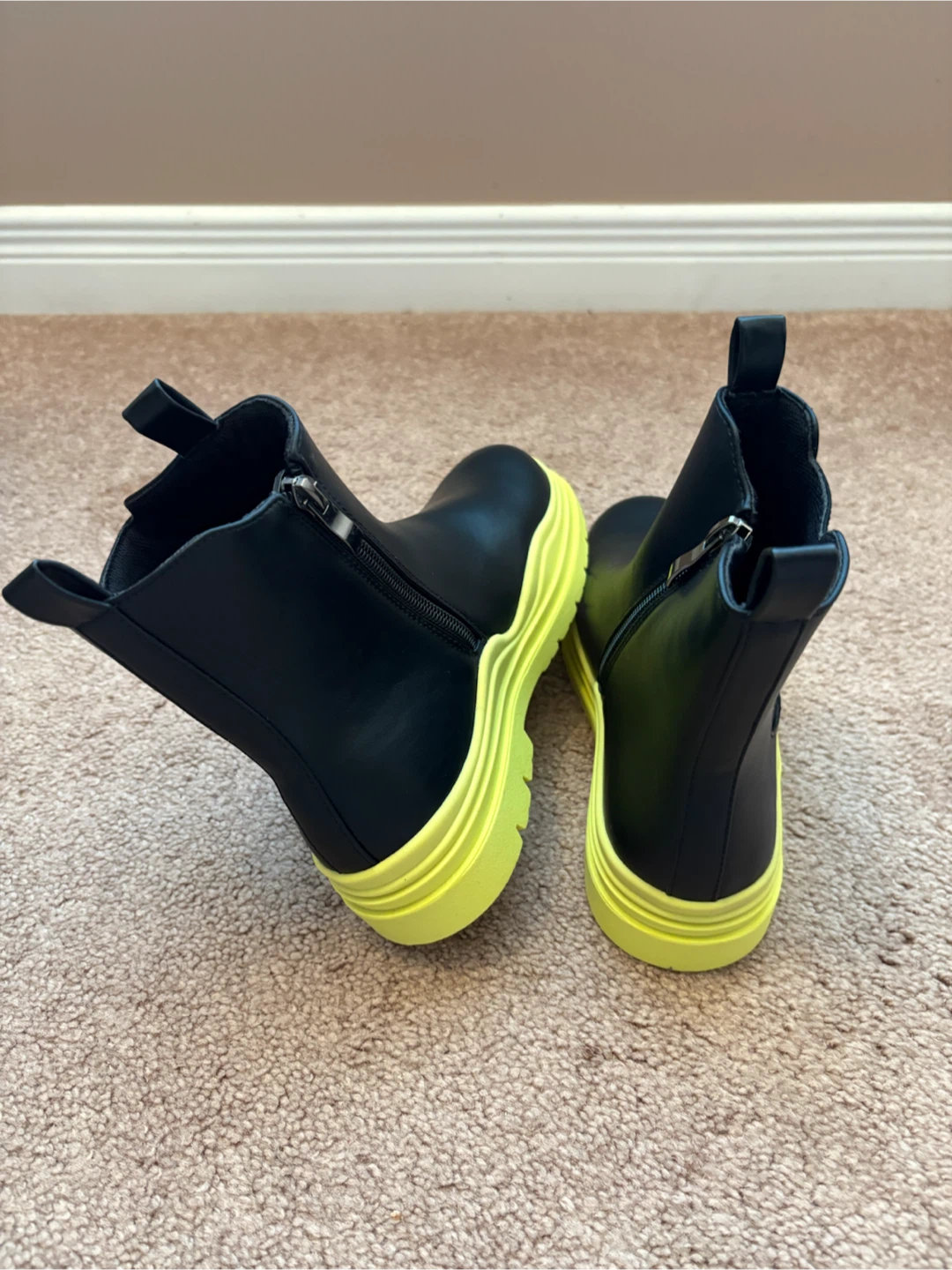 NEW, BeBo Kids Waterproof Chelsea boots, size 5. - photo 3