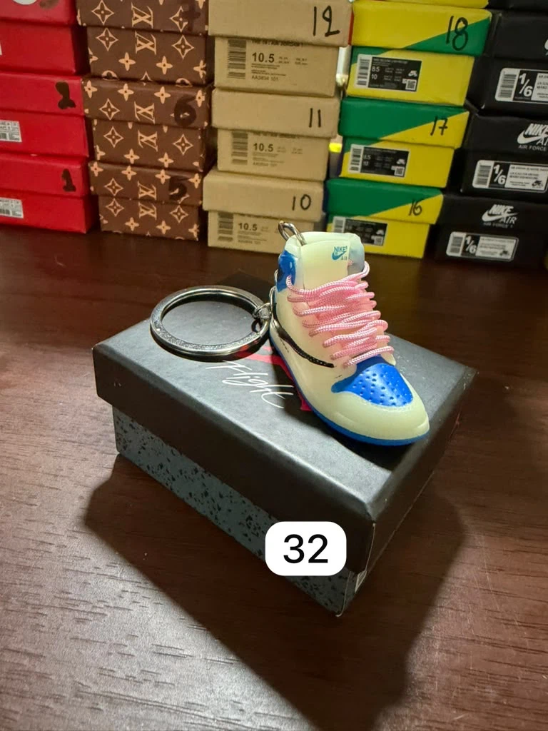 Miniature Nike Sneaker Keychains - photo 2