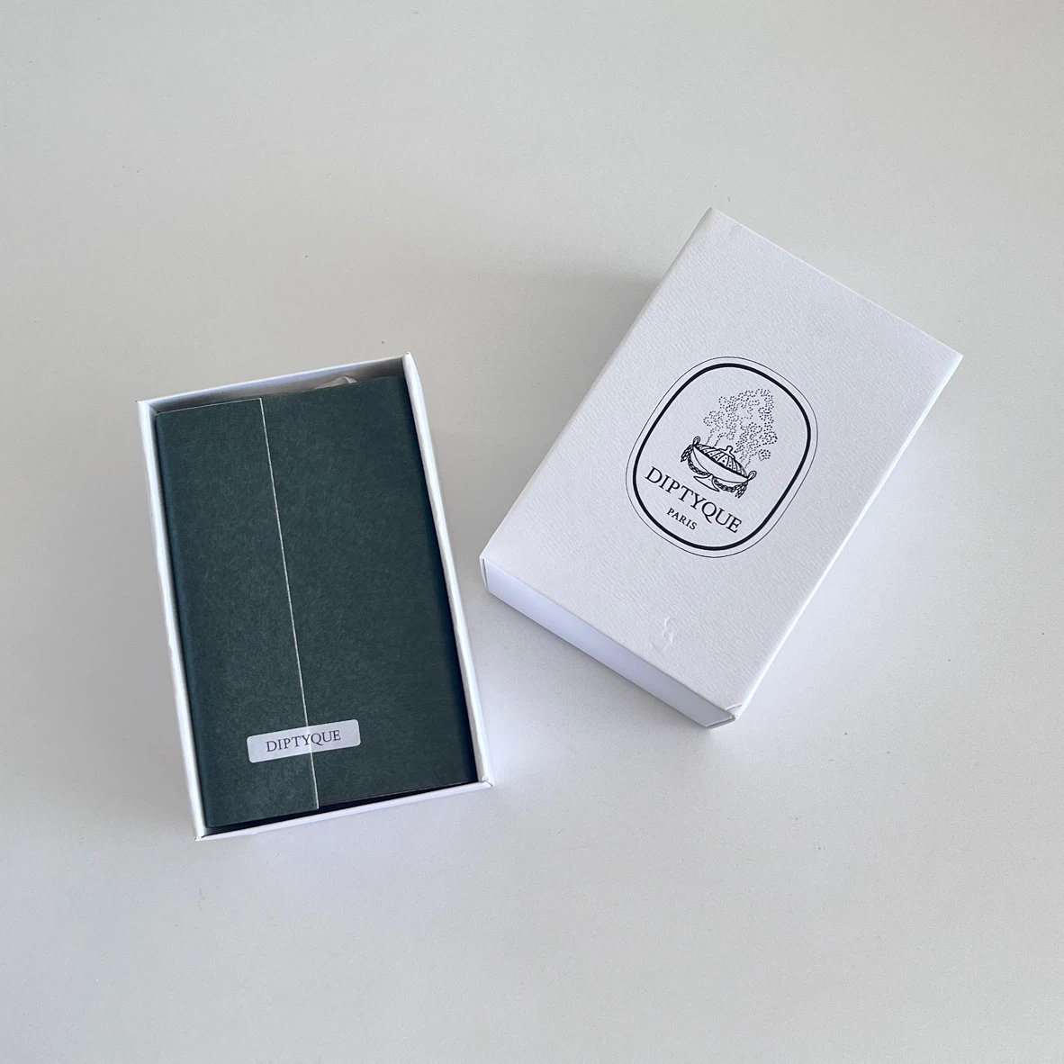 *Unopened* Diptyque Tubéreuse Medium Candle 300g - photo 2