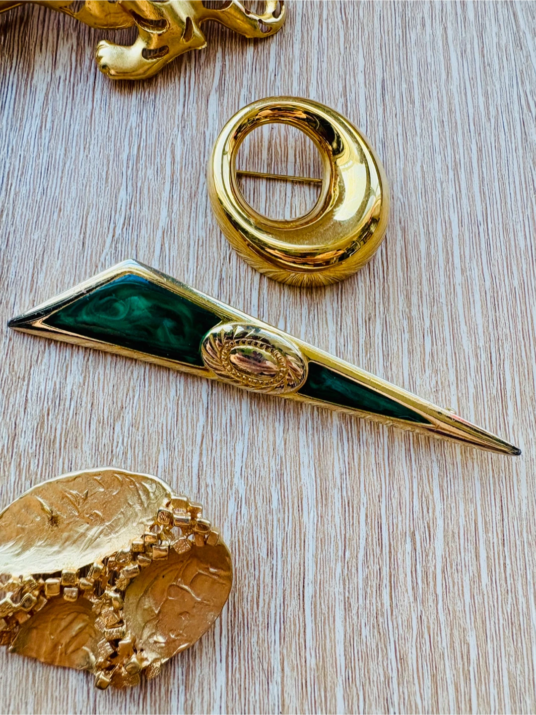 Lot of 5 One Signed Monet Vintage Statement Brooches - photo 4