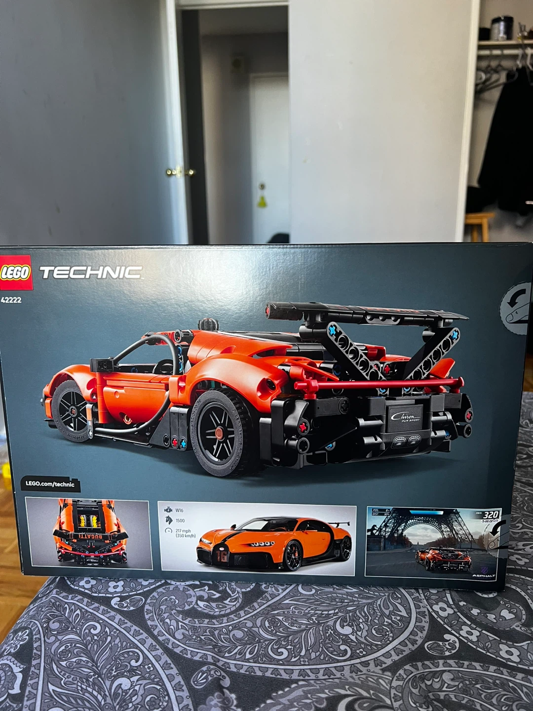LEGO Technic Bugatti Chiron Pur Sport 42222 - photo 2