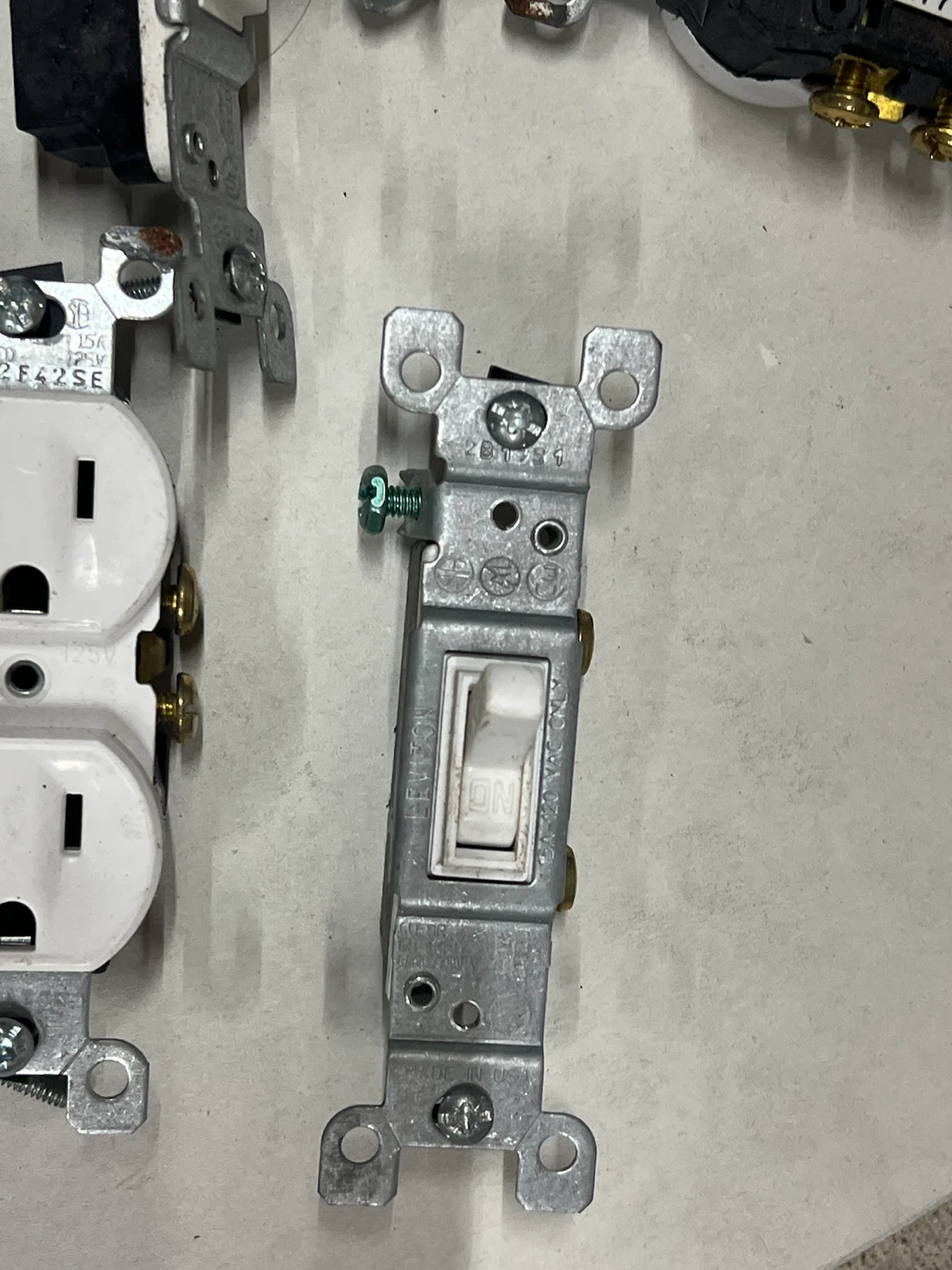 Lot of Assorted Leviton Electrical Switches and Outlets - photo 3