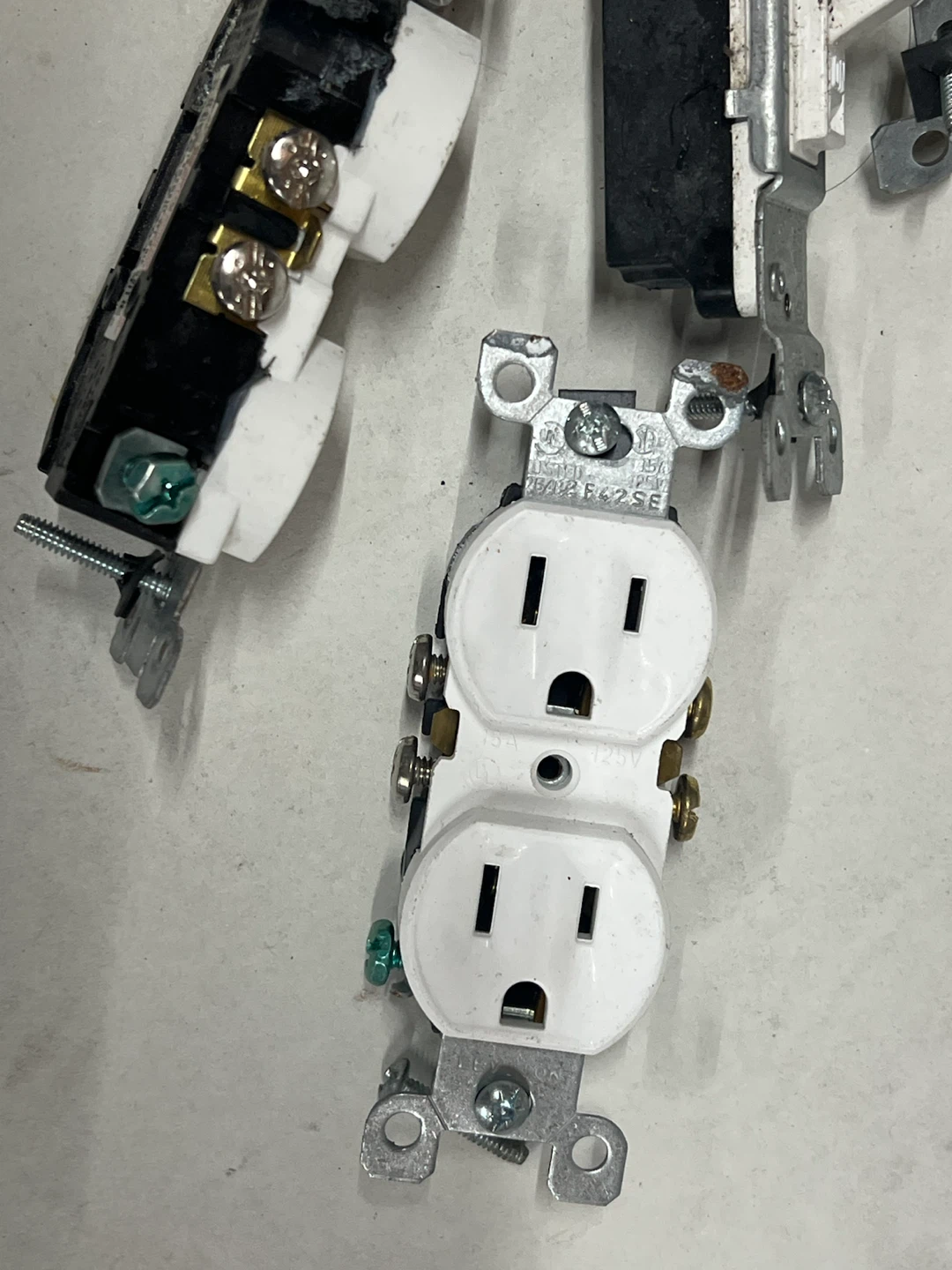 Lot of Assorted Leviton Electrical Switches and Outlets - photo 4