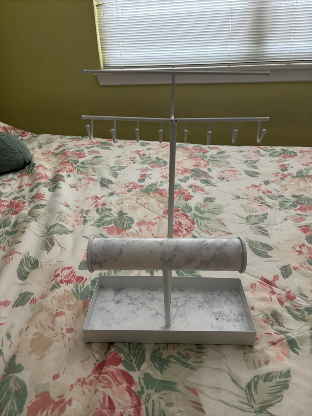 Faux White Marble Design Jewellery Stand - photo 4