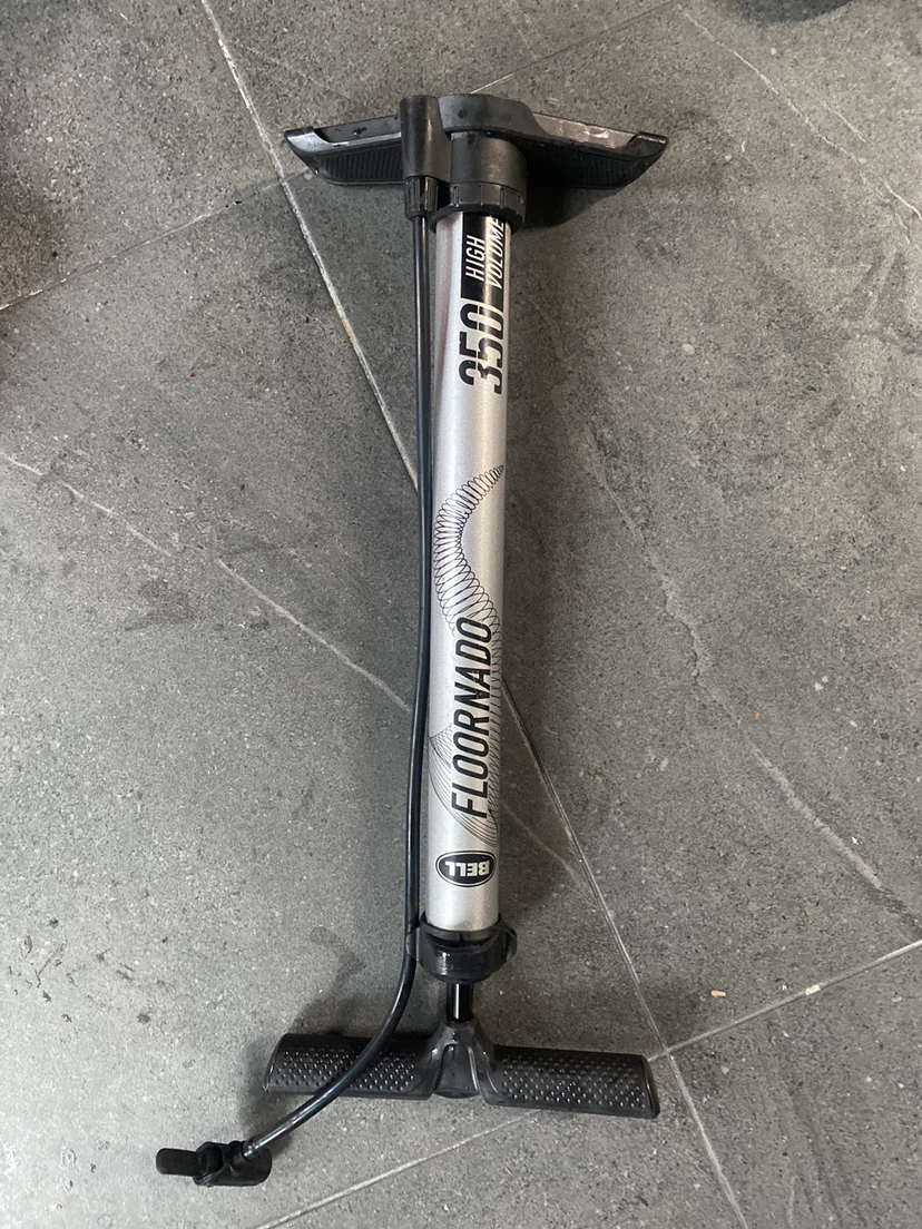 Bell floor pump