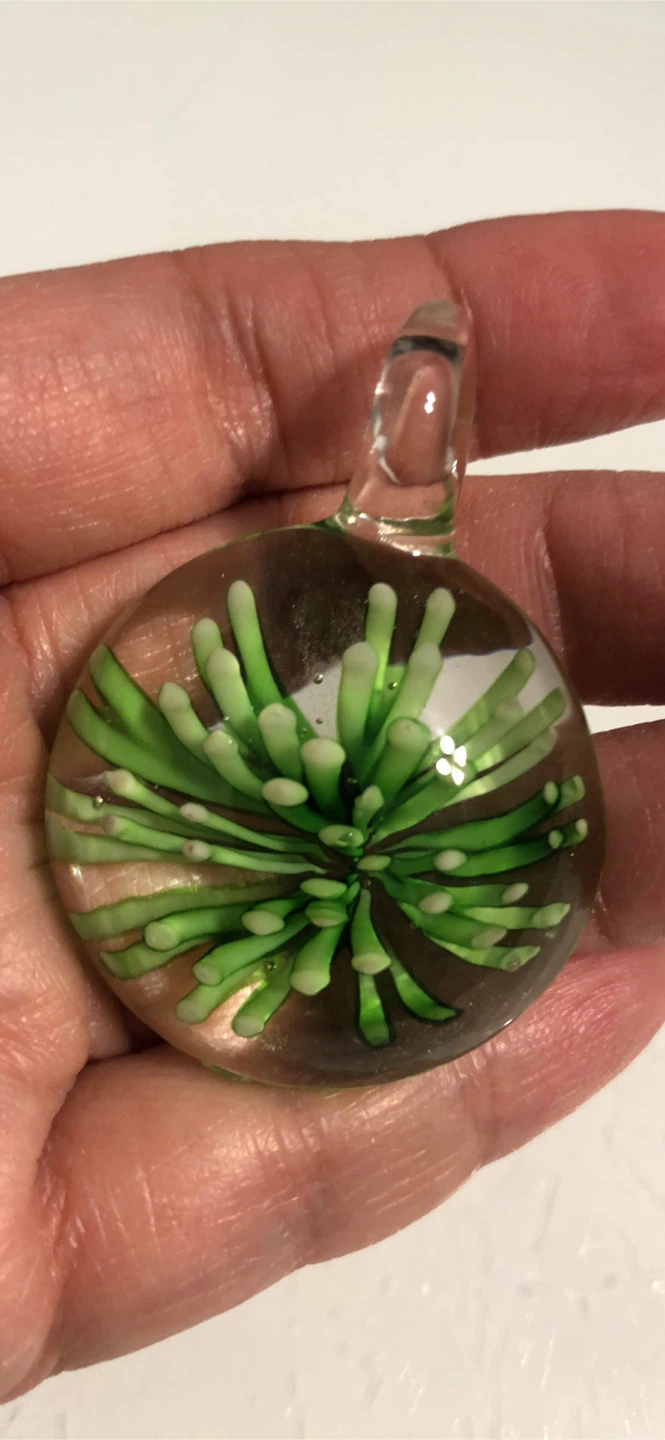 Artisan green glass pendant - photo 2