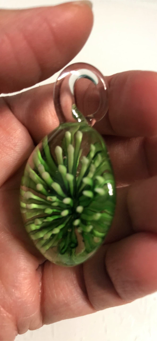 Artisan green glass pendant - photo 3