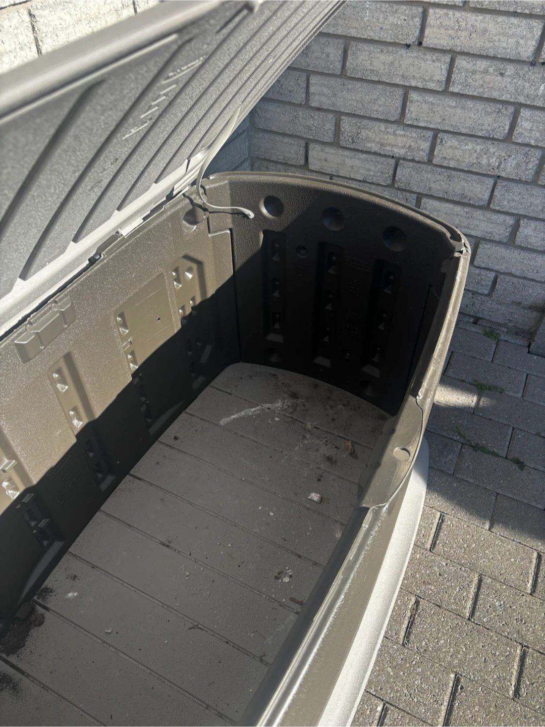 Rubbermaid Outdoor Deck Box - photo 2
