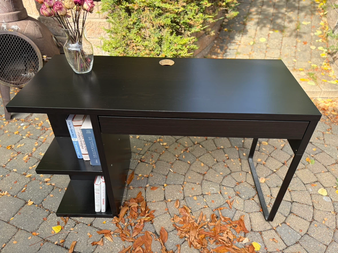IKEA Micke desk with shelves