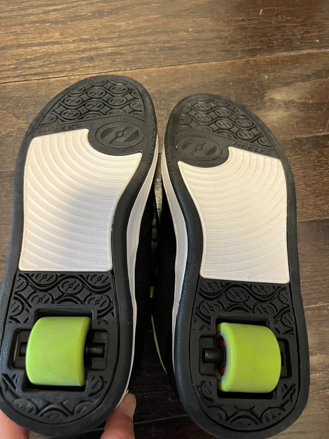 Heelys Skate Shoes, size 6, brand new - photo 2