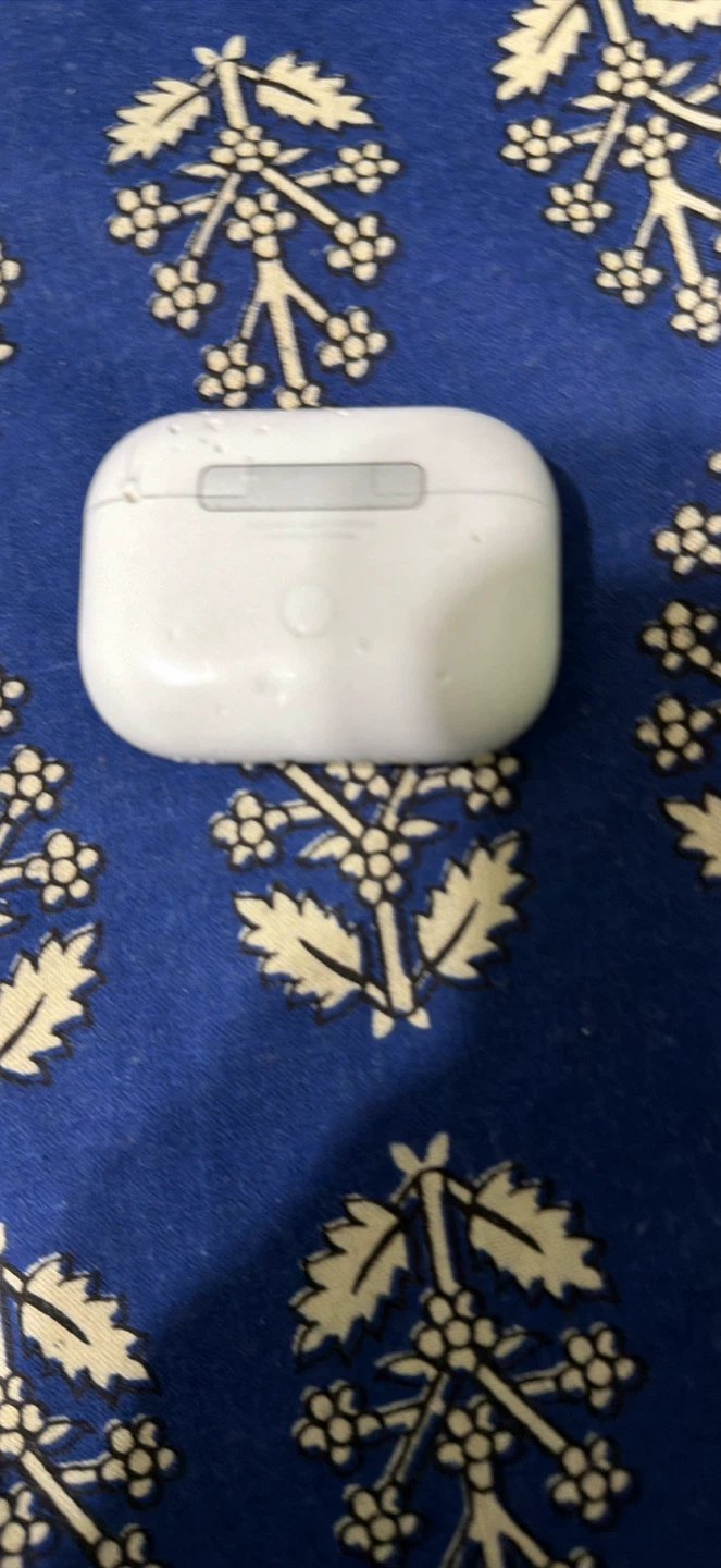 Apple AirPods 2nd generation charging case only - photo 2