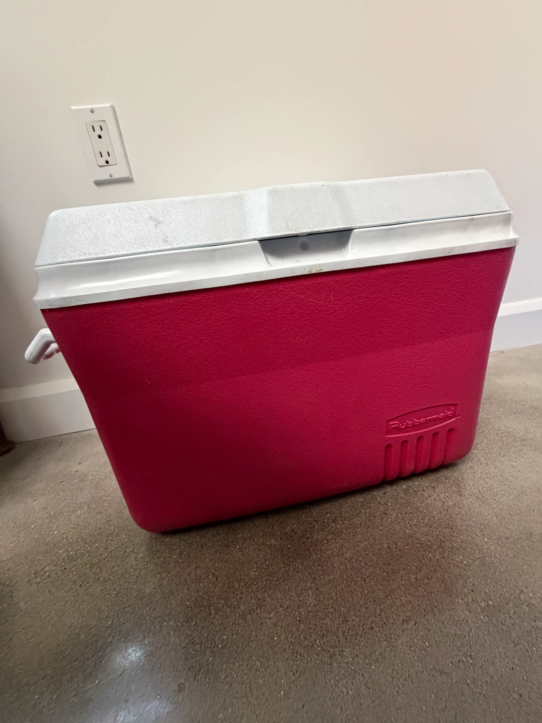 Rubbermaid Cooler Red and White