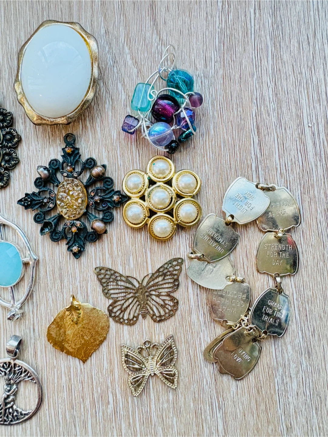 Assorted Vintage Craft Materials Trinkets - photo 3